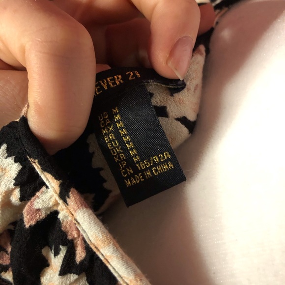 Floral lace up blouse! - Picture 4 of 4